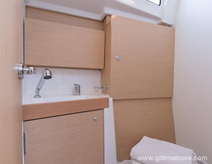 Oceanis38-1 kupatilo